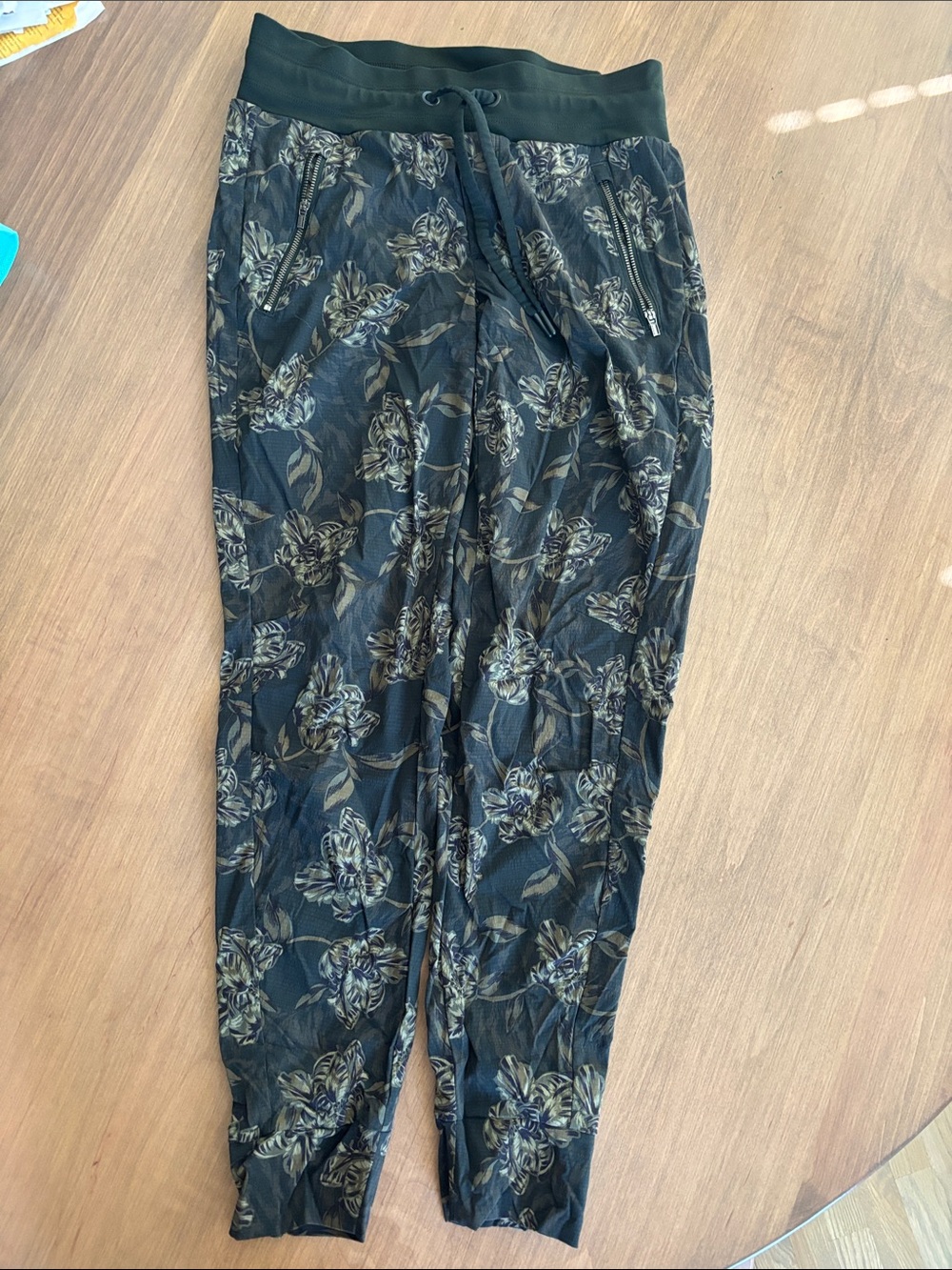 Athleta Black Floral Print Girls Jogger Pants